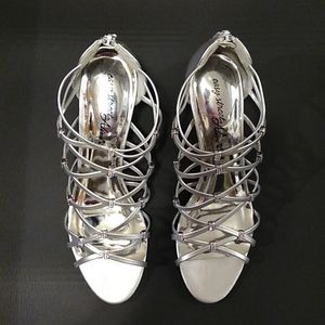 Selling Silver Nightingale easy street Alive @5 ladies dress heels